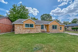 5606 Elm Springs Dr, Houston, TX 77048 - Photo 2