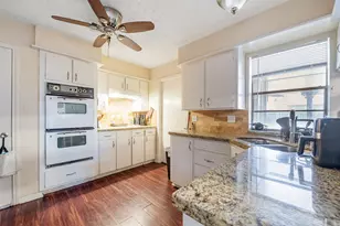 10827 Braes Forest Dr, Houston, TX 77071 - Photo 8