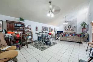 10827 Braes Forest Dr, Houston, TX 77071 - Photo 6