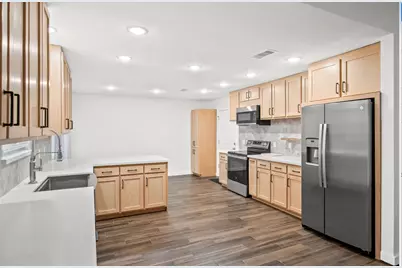 201 San Saba Street, Richwood, TX 77531 - Photo 6