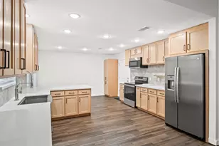 201 San Saba St, Richwood, TX 77531 - Photo 6