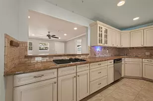 7210 Yucca Dr, Galveston, TX 77551 - Photo 16