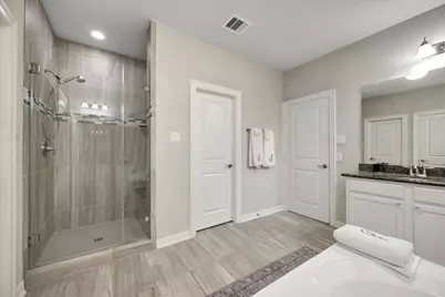 6 W Oaks Drive, Houston, TX 77058 - Photo 28