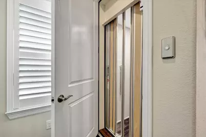 6 W Oaks Drive, Houston, TX 77058 - Photo 20