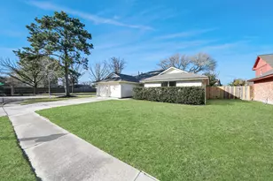 11403 Toucan Ln, Houston, TX 77067 - Photo 2