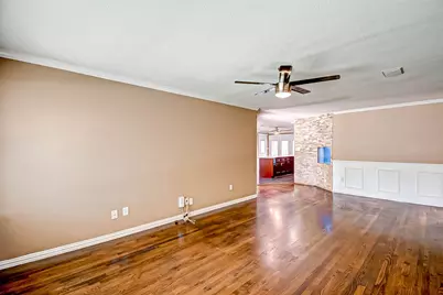 4804 Saxon Street, Bellaire, TX 77401 - Photo 12
