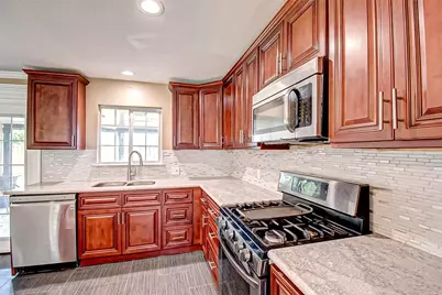 4804 Saxon Street, Bellaire, TX 77401 - Photo 18