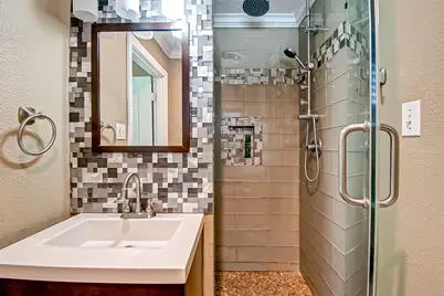 4804 Saxon Street, Bellaire, TX 77401 - Photo 34