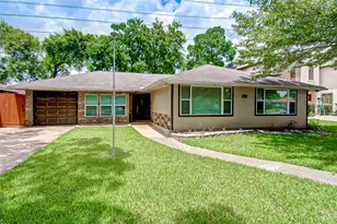 4804 Saxon St, Bellaire, TX 77401 - Photo 2