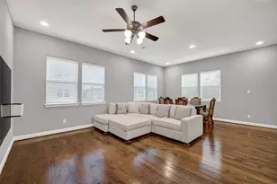 5403 Holguin Hollow St, Houston, TX 77023 - Photo 12