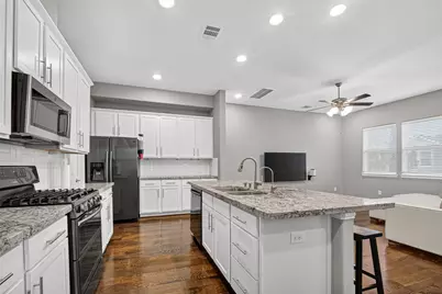 5403 Holguin Hollow Street, Houston, TX 77023 - Photo 16