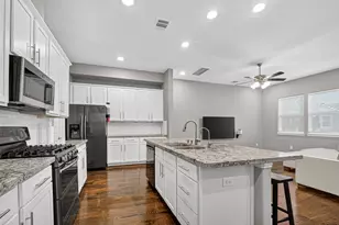 5403 Holguin Hollow St, Houston, TX 77023 - Photo 16