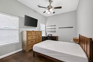 5403 Holguin Hollow St, Houston, TX 77023 - Photo 28