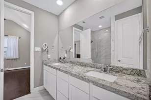 5403 Holguin Hollow St, Houston, TX 77023 - Photo 44