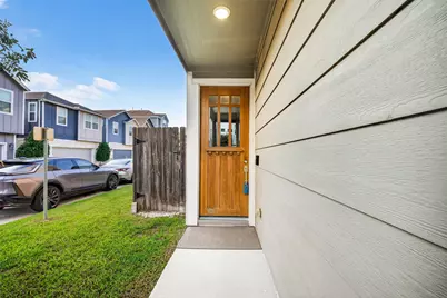 5403 Holguin Hollow Street, Houston, TX 77023 - Photo 4