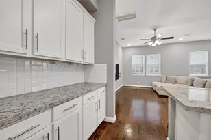 5403 Holguin Hollow St, Houston, TX 77023 - Photo 22