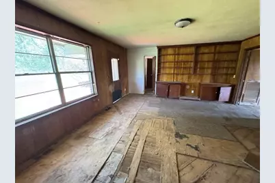 806 E First, Hughes Springs, TX 75656 - Photo 4