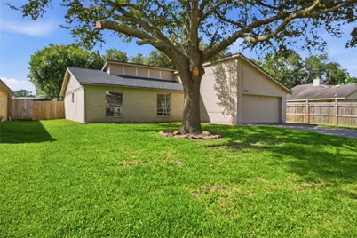 466 El Toro Lane, Webster, TX 77598 - Photo 2