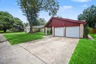 2730 Valley Forest Dr, Missouri City, TX 77489 - Photo 2