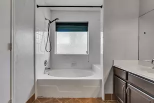 2410 Sherwood Hollow Ln, Houston, TX 77339 - Photo 20