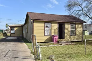 22 N Avenue D, Freeport, TX 77541 - Photo 2