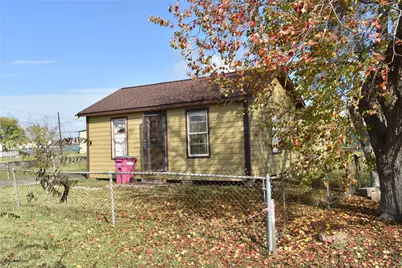 22 N Avenue D, Freeport, TX 77541 - Photo 4