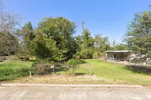 355 E Simmons St, Beaumont, TX 77703 - Photo 1