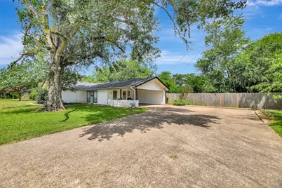 202 W Limit Street, Madisonville, TX 77864 - Photo 2