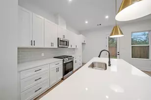 7709 Inwood Grv Ln, Houston, TX 77088 - Photo 8