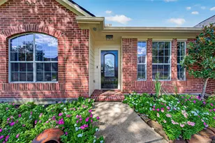 405 Wickford Ct, League City, TX 77573 - Photo 2