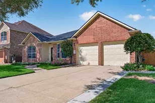 405 Wickford Ct, Galveston, TX 77573 - Photo 2