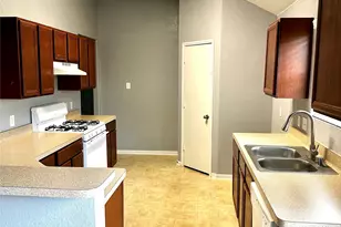 16763 N Blue Jay Dr, Conroe, TX 77385 - Photo 4