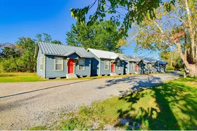 210 College St, Orange, TX 77630 - Photo 2