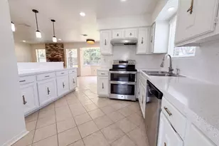 6910 Vialinda Dr, Houston, TX 77083 - Photo 2