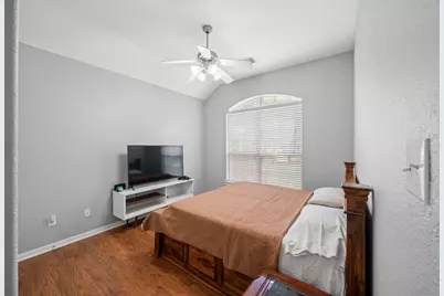 7 Caelin Court, The Woodlands, TX 77382 - Photo 32