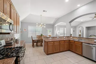 7 Caelin Court, The Woodlands, TX 77382 - Photo 16