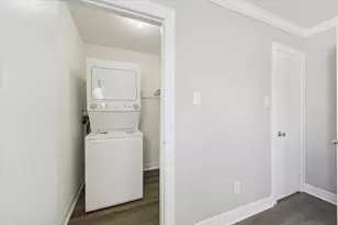 201 Emerson St, Houston, TX 77006 - Photo 10