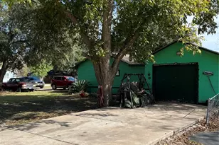 329 N Live Oak St Street N, Blessing, TX 77419 - Photo 2