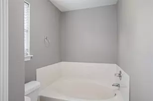 5127 Chase Park Cir, Bacliff, TX 77518 - Photo 14