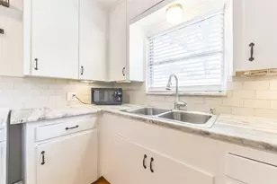 4615 Braeburn Dr, Bellaire, TX 77401 - Photo 12