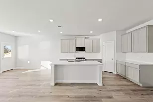 110 Water Grass Trl, Clute, TX 77531 - Photo 2