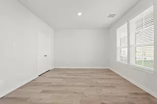 110 Water Grass Trl, Clute, TX 77531 - Photo 8