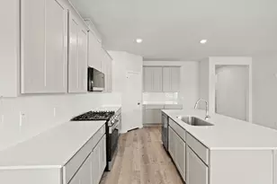 110 Water Grass Trl, Clute, TX 77531 - Photo 4