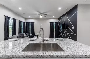 4661 Clover St, Houston, TX 77051 - Photo 8