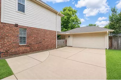 2010 Claire Court, Sugar Land, TX 77478 - Photo 4