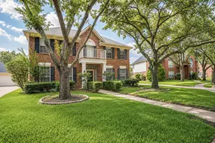2010 Claire Ct, Sugar Land, TX 77478 - Photo 2