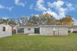 1712 Redwood Cir, Alvin, TX 77511 - Photo 4