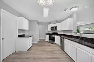 9711 Sutton Meadows Ct, Houston, TX 77086 - Photo 8