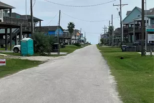 982 Driftwood Dr, Crystal Beach, TX 77650 - Photo 16