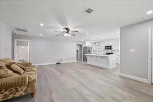 379 Rose Ln, Orange, TX 77632 - Photo 6